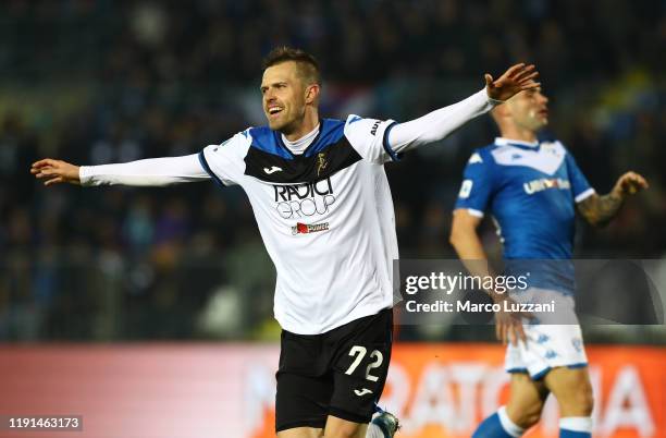 Josip Ilicic of Atalanta BC celebrates his goal during the Serie A match between Brescia Calcio and Atalanta BC at Stadio Mario Rigamonti on November...