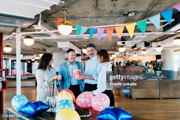 birthday celebration at the office - office party imagens e fotografias de stock