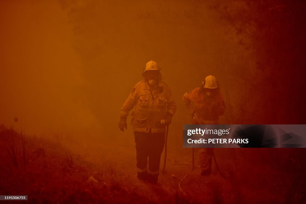 TOPSHOT-AUSTRALIA-WEATHER-FIRES