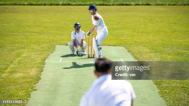 cricket batsman ready to hit the ball - cricket bowler imagens e fotografias de stock