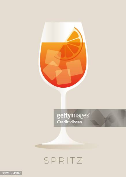 ilustraciones, imágenes clip art, dibujos animados e iconos de stock de cóctel aperol spritz con rebanada de naranja. - cocktail