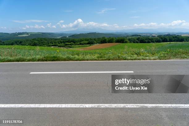 empty road - paved driveway ストックフォトと画像