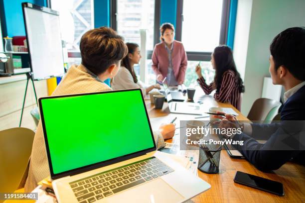 meeting with green screen laptop - computer monitor green screen stock pictures, royalty-free photos & images