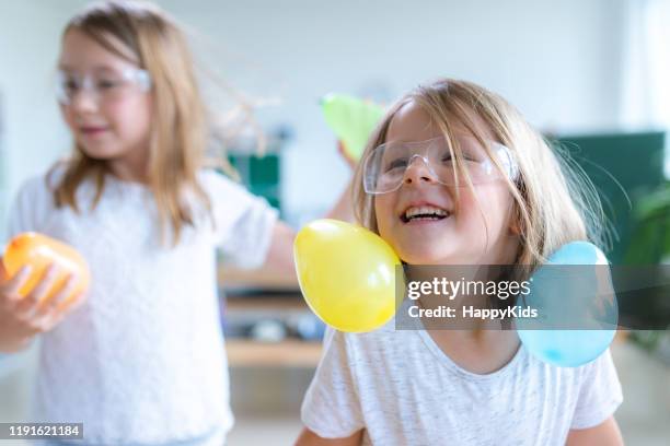 students doing balloon experiment - static electricity stock pictures, royalty-free photos & images