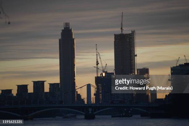 golden vauxhall sunrise - mi5 stock pictures, royalty-free photos & images