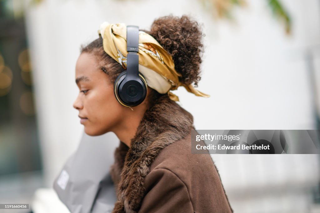 Street Style : Paris Fashion Week - Womenswear Spring Summer 2020 : Day Four