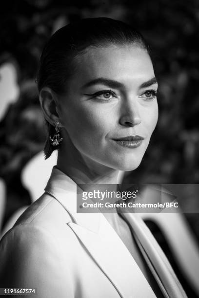 This Image has been converted to black and white) Arizona Muse arrives at The Fashion Awards 2019 held at Royal Albert Hall on December 02, 2019 in...