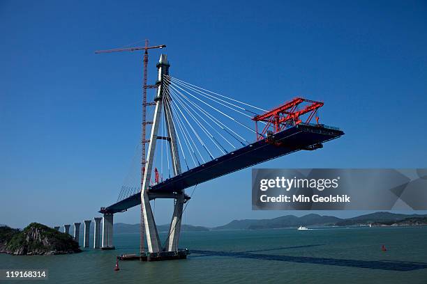 bridge construction site - bridge construction stock pictures, royalty-free photos & images