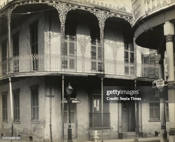 French Quarter House in New Orleans, Walker Evans Gelatin silver print, 17.2 _ 21.1 cm