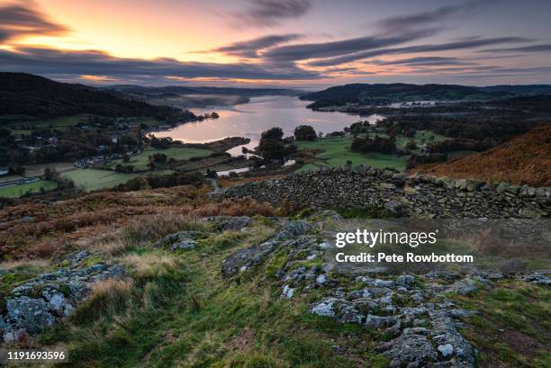 sunrise over windermere - lago windermere foto e immagini stock