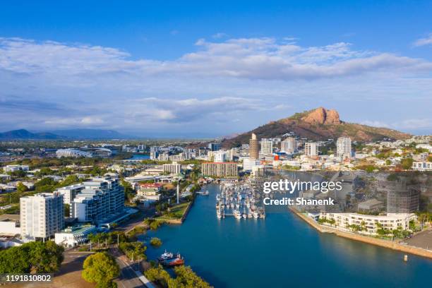 australië. townsville, qld - townsville australië stockfoto's en -beelden