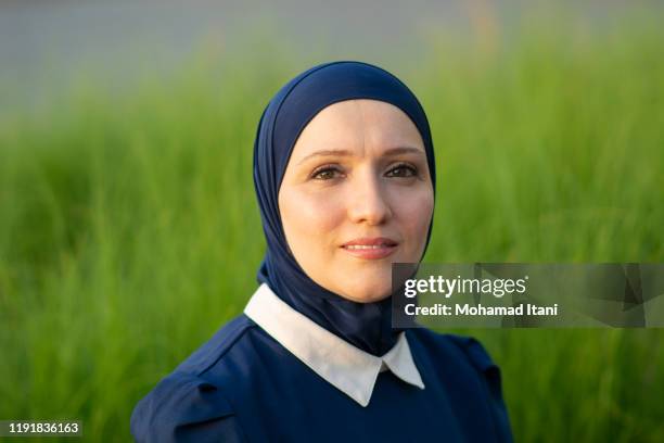 happy beautiful 40 years muslim woman smiling outdoors - woman face beautiful 40 years fotografías e imágenes de stock