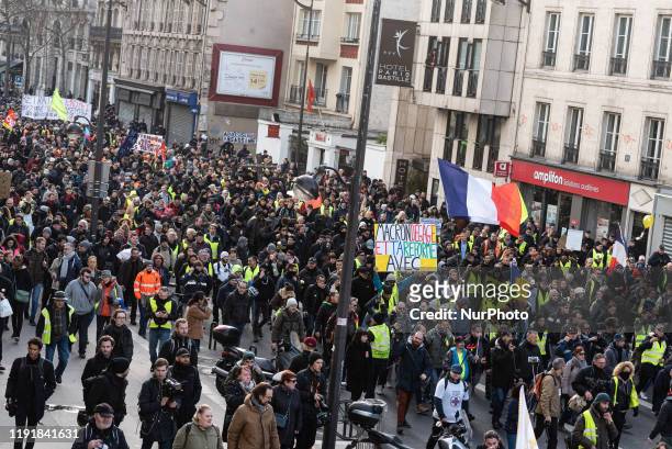 Overview of the procession of demonstrators this Saturday, January 4 as the CGT, FO, FSU and all the inter-union unions, striking RATP and SNCF...