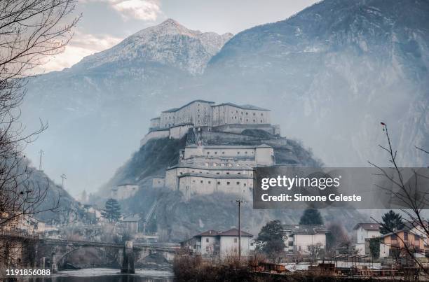 valle d'aosta - fort bard surrounded by the mist - valle daosta stock pictures, royalty-free photos & images