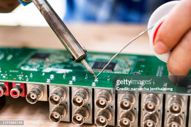 repair of electronic devices, soldering and circuit board. - estaño fotografías e imágenes de stock