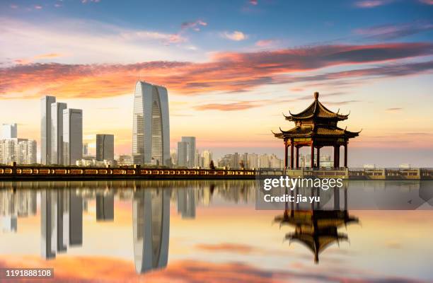 jinji lake tourist area, suzhou, jiangsu province, china. - suzhou - fotografias e filmes do acervo