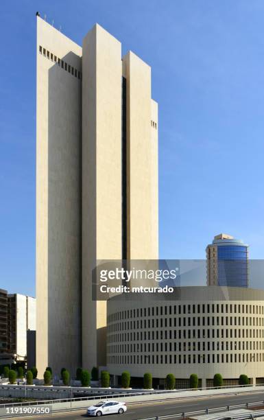 ncb - national commercial bank headquarters - jeddah, mecca region, saudi arabia - riyadh tower stock pictures, royalty-free photos & images