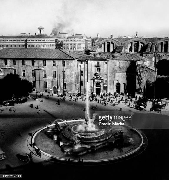 Fountain of the naiads and the basilica of santa maria degli angeli and martyrs. Piazza dell'Esedra today piazza della repubblica. Rome 1950.