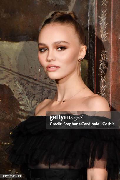 Lily-Rose Depp attends the photocall of the Chanel Metiers d'art 2019-2020 show at Le Grand Palais on December 04, 2019 in Paris, France.