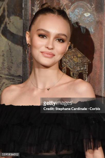 Lily-Rose Depp attends the photocall of the Chanel Metiers d'art 2019-2020 show at Le Grand Palais on December 04, 2019 in Paris, France.