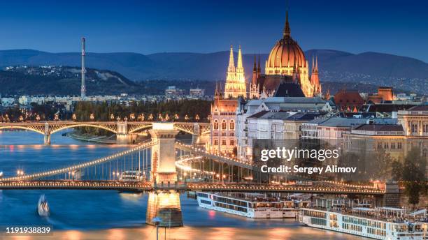 night cityscape of budapest historic downtown - hungarian culture bildbanksfoton och bilder