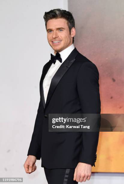 Richard Madden attends the "1917" World Premiere and Royal Performance at Odeon Luxe Leicester Square on December 04, 2019 in London, England.