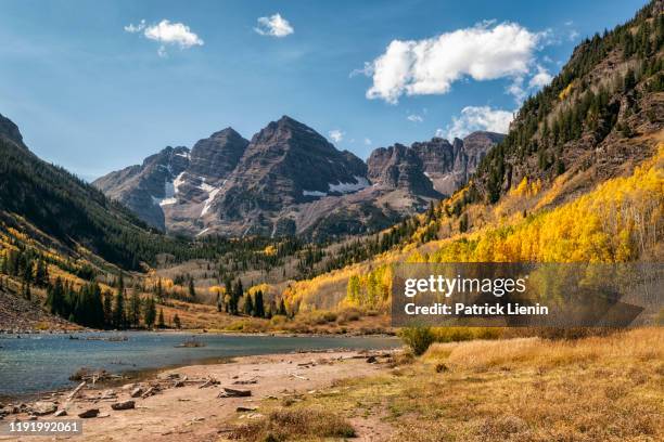maroon bells mountains in the maroon bells-snowmass wilderness - glen haven co stock pictures, royalty-free photos & images
