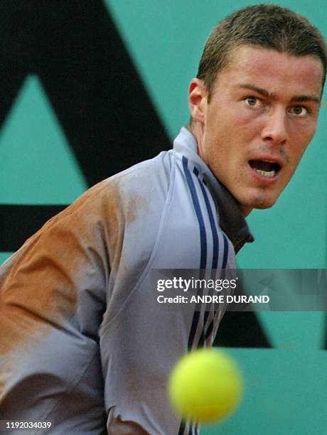 Russia's Marat Safin returns the ball during a Roland-Garros French Open fourth round match against France's Arnaud Di Pasquale, 03 June 2002 in...