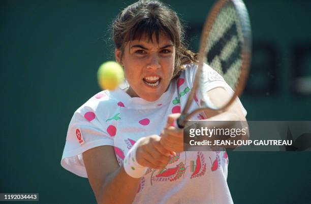 American tennis player Jennifer Capriati hits the ball here 30 may 1991 during her match against Hungarian Andrea Temesvari at the French Open in...