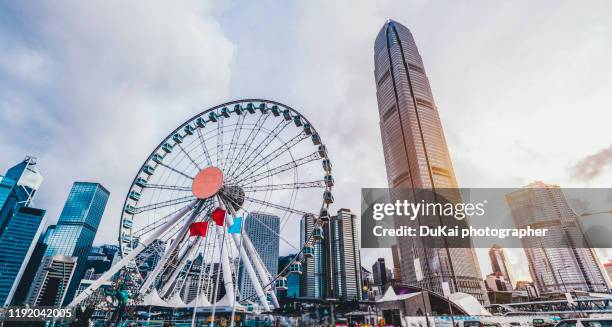 central, hong kong ferris wheel - two international finance center stock-fotos und bilder