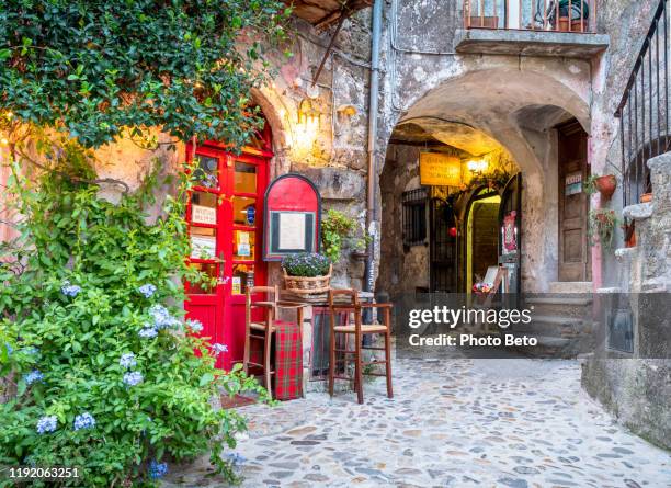 rom-calcata-rural-medieval-ancient-restaurant-no people - calcata stock-fotos und bilder