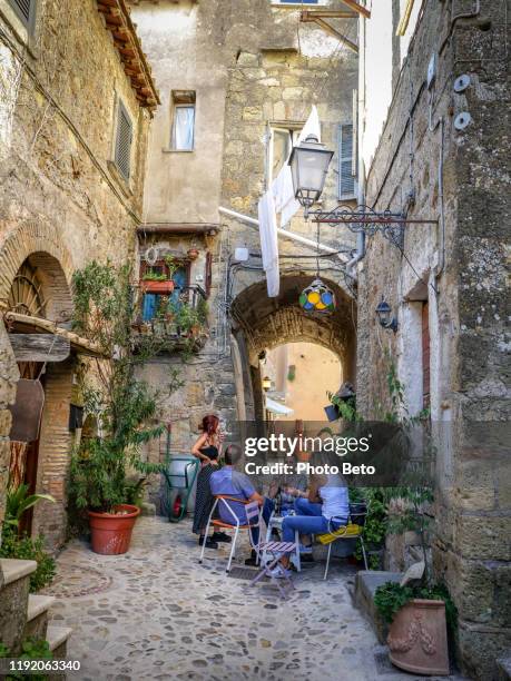 rom-calcata-rural-mittelalter-natur-alte-lifestyle - calcata stock-fotos und bilder