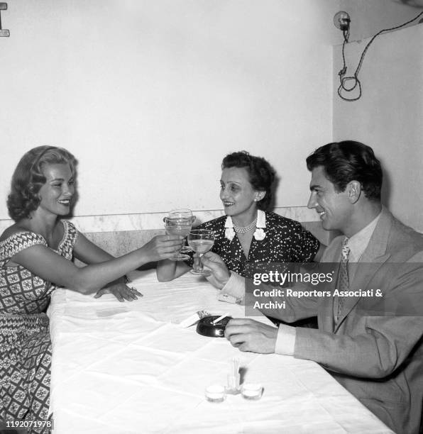 American actress Linda Christian having lunch with her husband Edmund Purdom and Italian stylist Micol Fontana. Rome, 27th July 1955