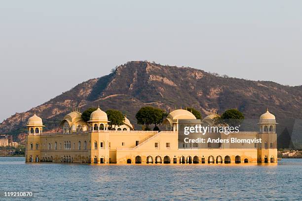 jal mahal lake palace in man sagar lake - jal mahal stock pictures, royalty-free photos & images