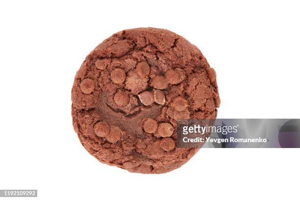 chocolate chip cookie on white background - chocolate chip 個照片及圖片檔