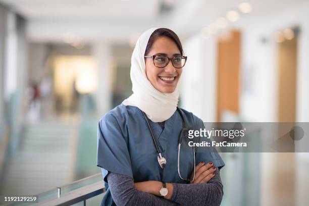 female muslim doctor portrait stock photo - afghan ethnicity imagens e fotografias de stock