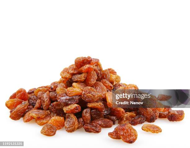 close-up of raisins against white background - raisin stock-fotos und bilder