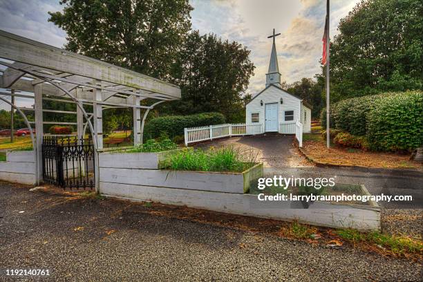 tiny church - rural kentucky stock pictures, royalty-free photos & images