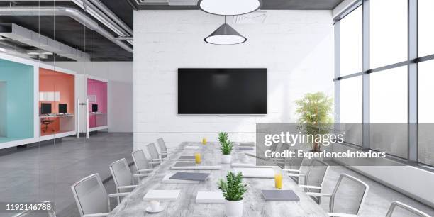 hedendaagse open plan kantoor interieur - tv on wall stockfoto's en -beelden