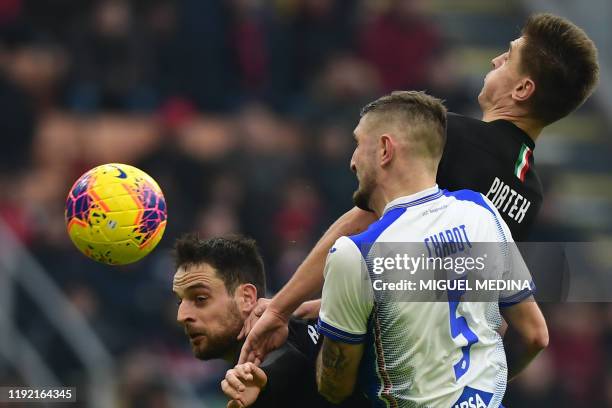 Milan's Italian midfielder Giacomo Bonaventura, Sampdoria's German defender Julian Chabot and AC Milan's Polish forward Krzysztof Piatek go for the...