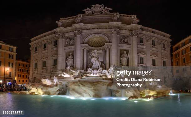 long exposure of the trevi fountain at night, rome, italy - fontana de trevi fotografías e imágenes de stock