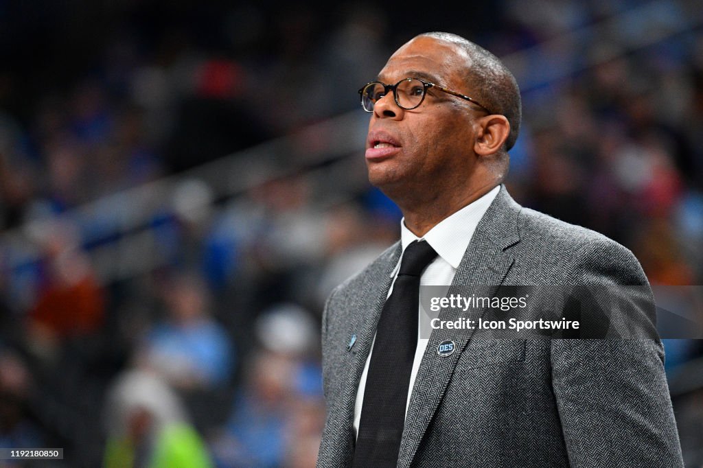 COLLEGE BASKETBALL: DEC 21 CBS Sports Classic - UCLA v North Carolina