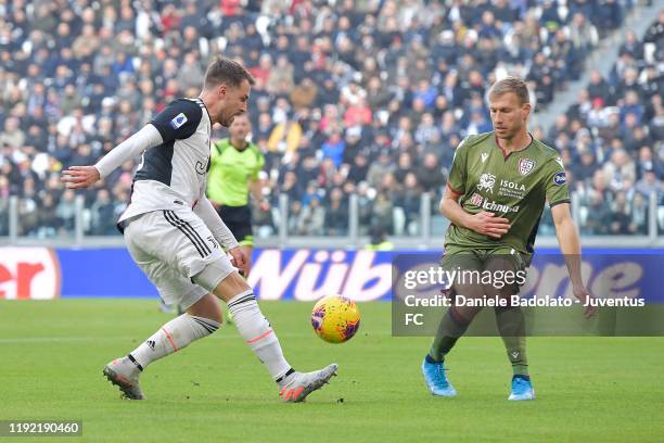 Aaron Ramsey of Juventus competes for the ball with Ragnar Klavan of Cagliari Calcio during the Serie A match between Juventus and Cagliari Calcio at...