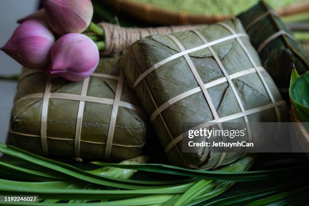 square glutinous rice cake "banh chung" - tet stock-fotos und bilder