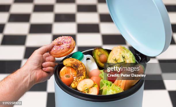 bin full of thrown away food - sociedade descartável imagens e fotografias de stock