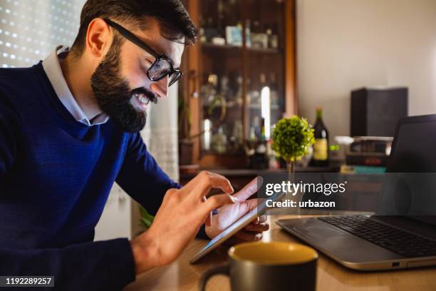 328 Scrolling Computer Screen Stock Photos, High-Res Pictures, and ...