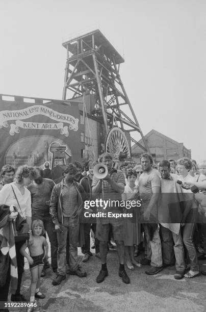 Miner talking through a megaphone during a protest and pit occupation at Betteshanger Colliery, Kent, UK, 20th June 1984.