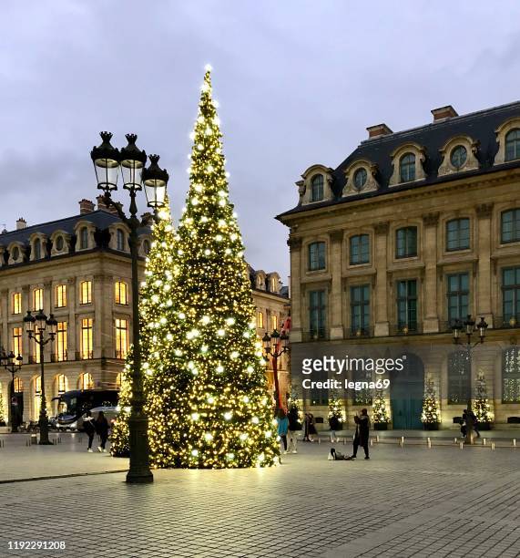 place vendôme during christmas, paris - paris christmas stock pictures, royalty-free photos & images