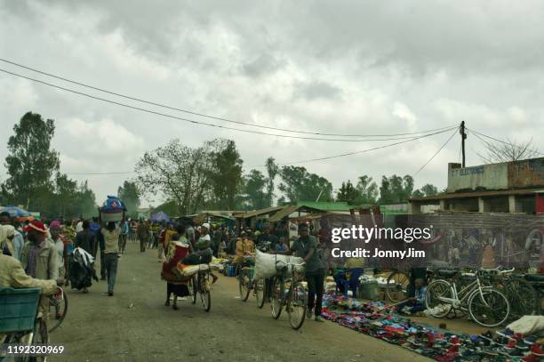 street market luchenza, thyolo province, malawi - malawi stock pictures, royalty-free photos & images