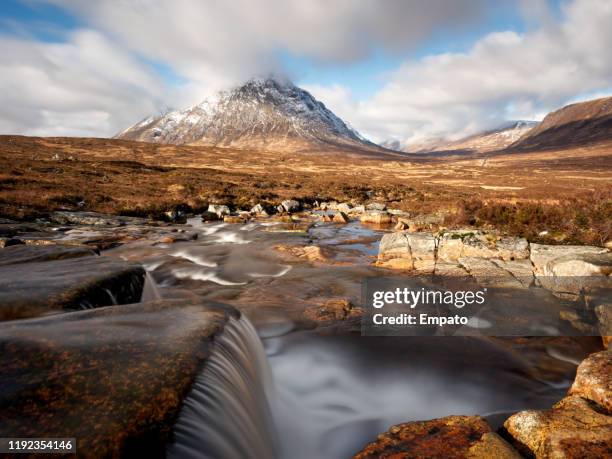 buachaille etive mor van rannoch moor. - rannoch moor stockfoto's en -beelden